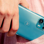 Motorola Edge 20 Lite — бюджетное устройство, предлагающее хорошую производительность, качественную сборку, классический дизайн и надежные функции.
