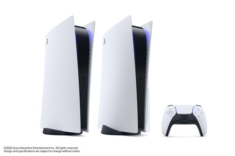 PlayStation 5 — слева «цифровая» версия консоли без дисковода, справа версия с приводом Blu-ray