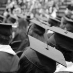 Исследования показывают, что высшее образование остается разумной инвестицией, несмотря на рост платы за обучение