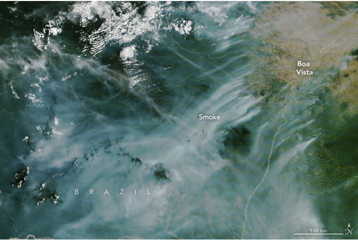 Спутниковый снимок порывов дыма над бразильским штатом.