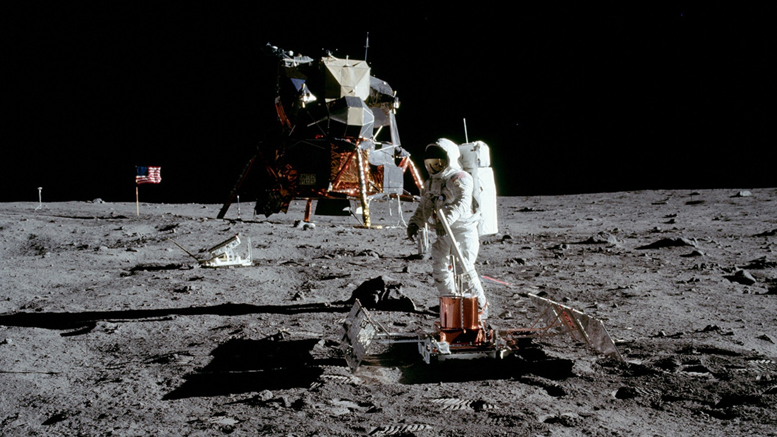 Астронавты Аполлона на Луне