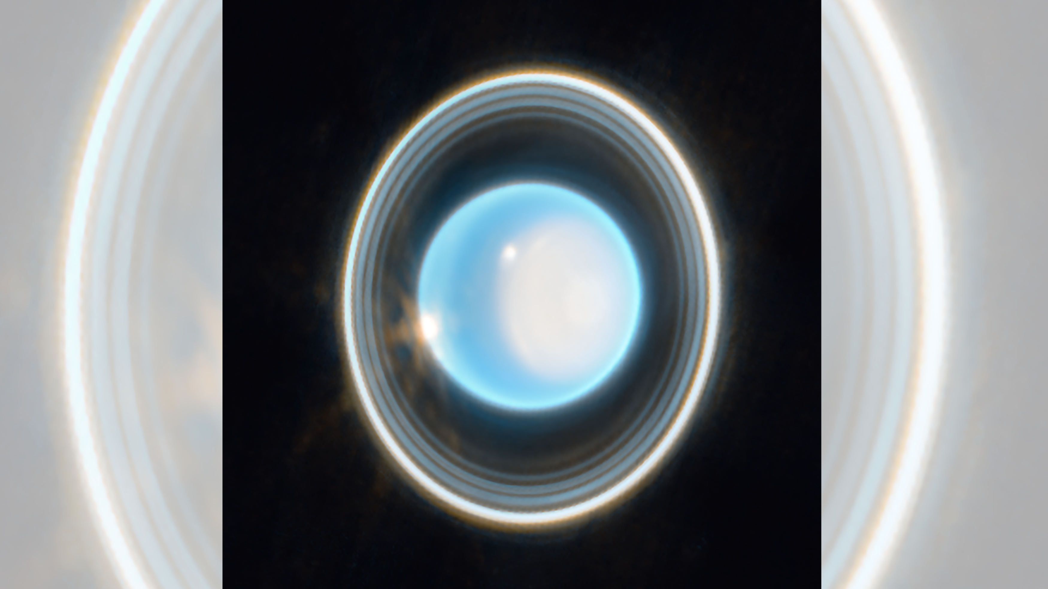 Уран, седьмая планета от Солнца, выглядит на этом снимке, полученном космическим телескопом Джеймса Уэбба, в виде блестящего синего шара, окруженного белыми кольцами.