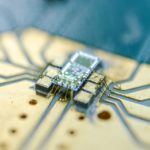 Исследователи разработали самый маленький в мире детектор квантового света на кремниевом чипе