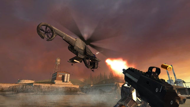 Скриншот Гордона, стреляющего по вертолёту из пистолета-пулемёта в Half-Life 2. 