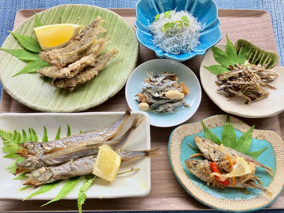Употребление в пищу мелкой рыбы целиком может продлить продолжительность жизни, показало японское исследование