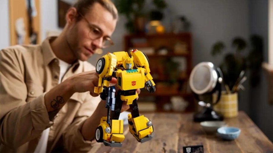 Набор трансформеров Lego «Шмель» станет маленьким приятелем Оптимуса Прайма