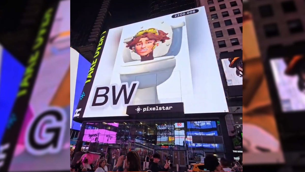 Мем из Overwatch 2 Skibidi в туалете появился на рекламном щите Таймс-сквер